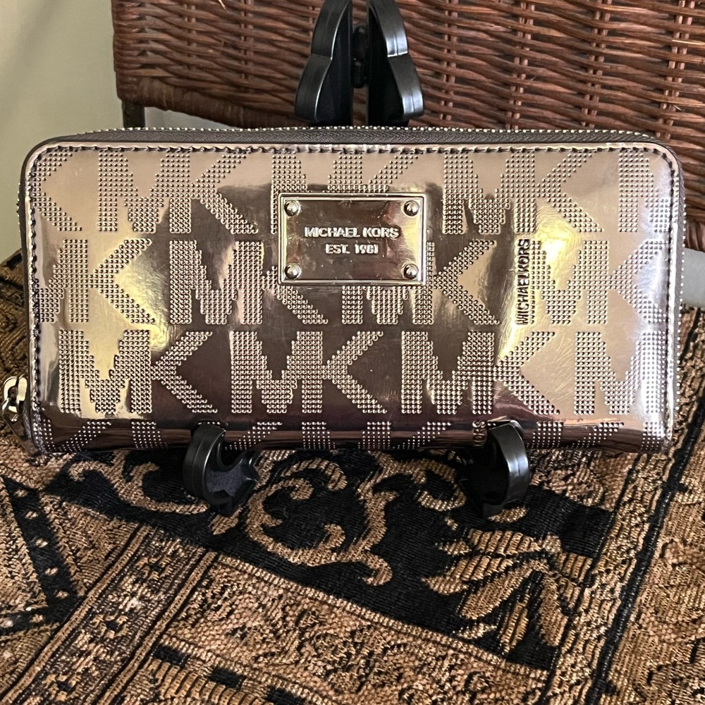Michael Kors  Silver Metallic Leather  Signature  Zip Envelope Wallet